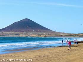 Die Playa El Médano in El Médano - Ein multikultureller Ort auf Teneriffa