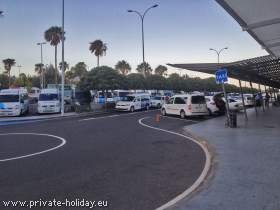 Taxistand am Flughafen Teneriffa Süd