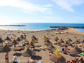 Die Playa de Troya in Las Américas auf Teneriffa, ein Badespaß für jung & alt