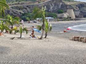 Der Strand von Playa San Juan im Südwesten der Kanarischen Insel Teneriffa