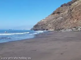Die Playa del Llano im Norden von Teneriffa - zwischen Bergen und Atlantik