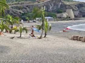 Der Strand von Playa San Juan im Südwesten der Kanarischen Insel Teneriffa