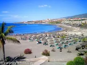 Der Touristenhotspot Playa Fañabe - Ein heller Sandstrand im sonnigen Süden