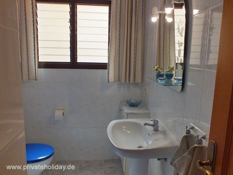 Bathroom with sink and window – El Sauzal, Tenerife
