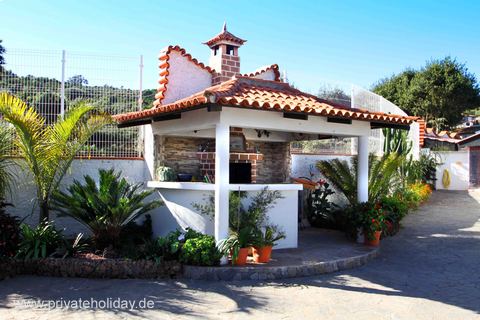 Überdachte Terrasse mit Ziegeldach und Pflanzen – El Tanque, Teneriffa