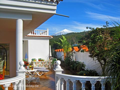 Überdachte Terrasse mit Bergblick und Sonnenliegen – El Tanque, Teneriffa