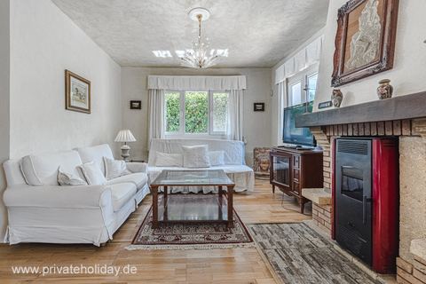 Living room with fireplace and TV stand – El Tanque, Tenerife