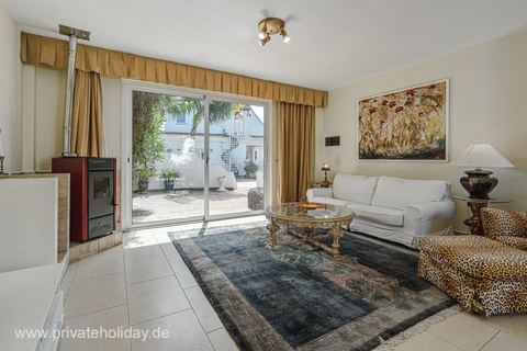 Wohnzimmer mit Schiebetür und Kaminofen – El Tanque, Teneriffa