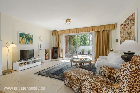 Wohnzimmer mit TV und Terrasse im Hintergrund – El Tanque, Teneriffa