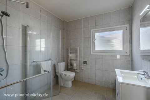 Baño luminoso con ducha y ventana – El Tanque, Tenerife