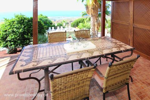 Overdekt terras met eettafel en zeezicht – Guía de Isora, Teneriffa