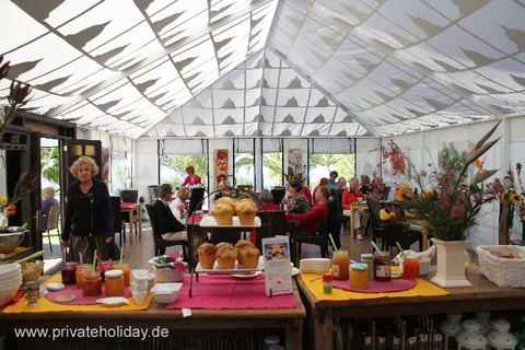 Überdachte Frühstückszone mit Buffet und Tischen – Chio, Teneriffa