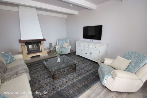 Woonkamer met haard, tv en fauteuils – Chio, Teneriffa