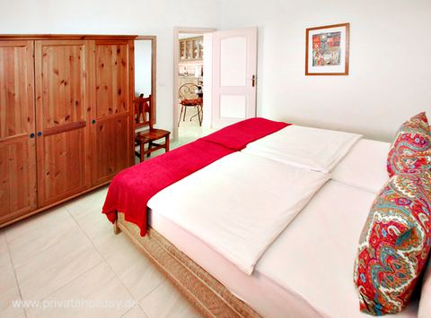 Bedroom with double bed and wardrobe – Chio, Tenerife