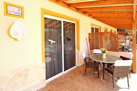 Overdekt terras met eettafel en schuifdeur – Chio, Teneriffa