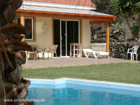 Terrace with sun loungers and small pool – Chio, Tenerife