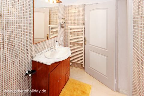 Bathroom with sink and heated towel rail – Chio, Tenerife