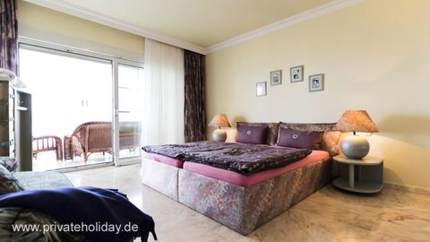 Slaapkamer met tweepersoonsbed en toegang tot terras – Chayofa, Teneriffa
