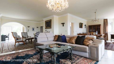 Woonkamer met bank en glazen salontafel – Chayofa, Teneriffa