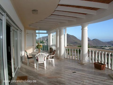 Overdekt terras met bergzicht en zitgroep – Chayofa, Teneriffa