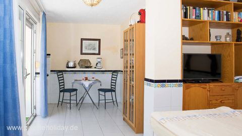 Sleeping area with bed and shelving unit – Chayofa, Tenerife