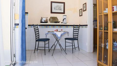 Dining nook with two chairs and counter – Chayofa, Tenerife