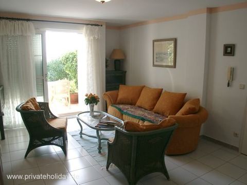 Salón con sofá cama y puerta a la terraza – Chayofa, Tenerife