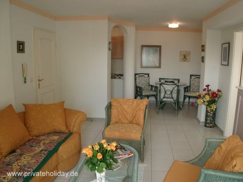 Salón con sofás y zona de comedor – Chayofa, Tenerife
