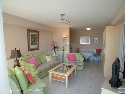 Salon z zielonymi sofami i jadalnią – Chayofa, Tenerife