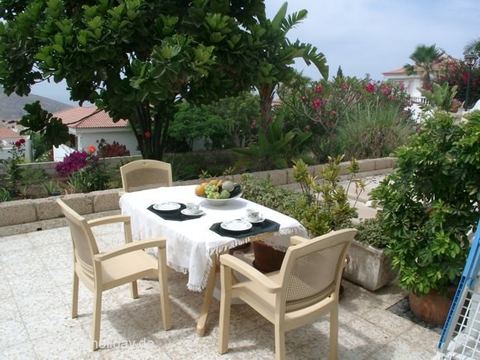 Taras ze stołem jadalnym i widokiem na ogród – Chayofa, Tenerife