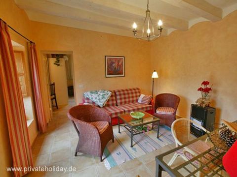 Salon z fotelami rattanowymi i sofą – Guía de Isora, Tenerife
