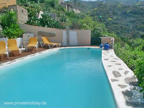 Privatpool mit Liegestühlen und Bergblick – Guía de Isora, Teneriffa