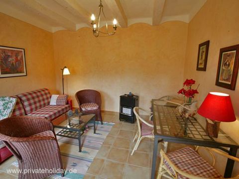 Salon ze stołem i piecykiem – Guía de Isora, Tenerife