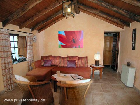 Woonkamer met bank en rotan stoelen – Guía de Isora, Teneriffa