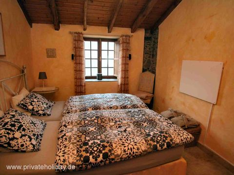 Slaapkamer met twee eenpersoonsbedden en raam – Guía de Isora, Teneriffa