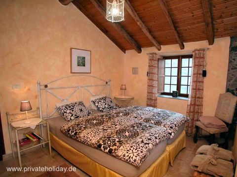 Slaapkamer met tweepersoonsbed en raam – Guía de Isora, Teneriffa