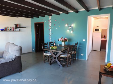 Salon i jadalnia z sufitem z drewnianych belek – La Matanza, Tenerife