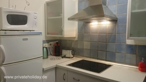 Compact kitchen with stove and microwave – La Matanza, Tenerife