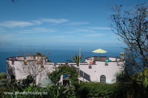 Terrace with sea view and umbrella – La Matanza, Tenerife