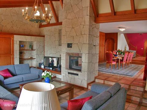 Salon z kominkiem i sąsiednią jadalnią – Chayofa, Tenerife