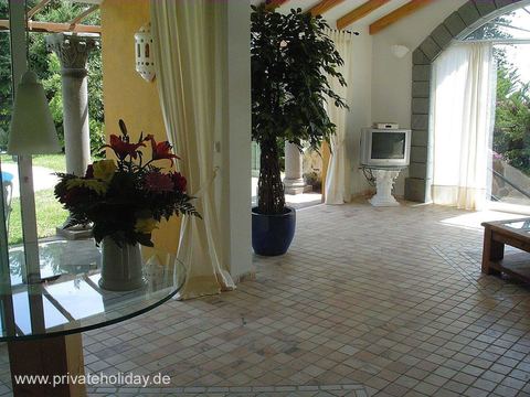 Heller Wohnbereich mit Fliesenboden und TV – Tacoronte, Teneriffa