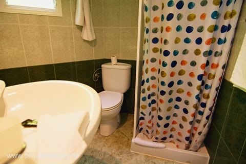 Badkamer met douche en toilet – Los Cristianos, Teneriffa