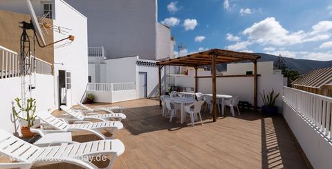 Dakterras met ligbedden en overdekte eettafel – Los Cristianos, Teneriffa