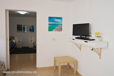 Living area with wall shelf and television – Los Cristianos, Tenerife