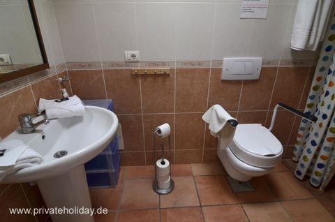 Salle de bains avec lavabo, WC et douche – Los Cristianos, Ténérife