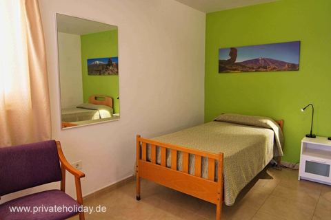 Camera con letto singolo e specchio a parete – Los Cristianos, Tenerife