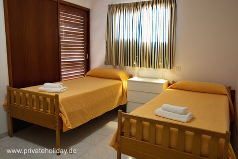 Chambre avec deux lits simples et fenêtre – Los Cristianos, Ténérife