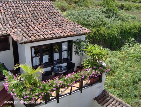 Balkon met tafel en groen uitzicht – Icod de los Vinos, Teneriffa