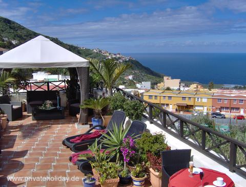 Überdachte Terrasse mit Meerblick und Sitzgruppe – Icod de los Vinos, Teneriffa