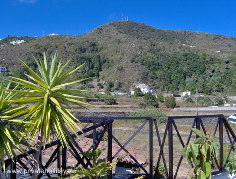 Balkon met reling en bergzicht – Icod de los Vinos, Teneriffa